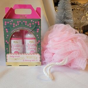 Arete Athene Winter Berry Bath Set